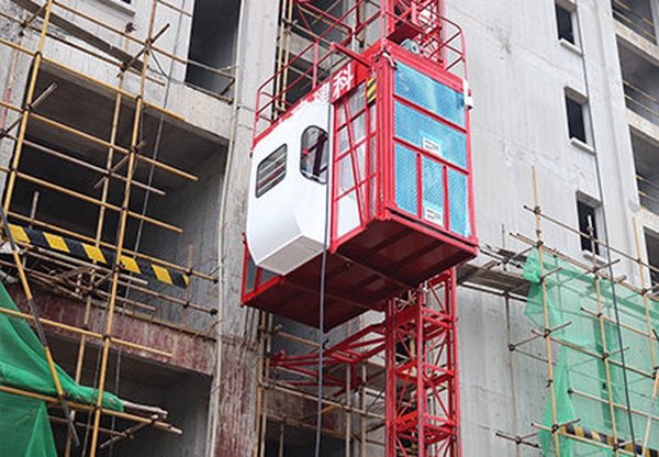 施工升降机分析物料提升机的安全防护装置